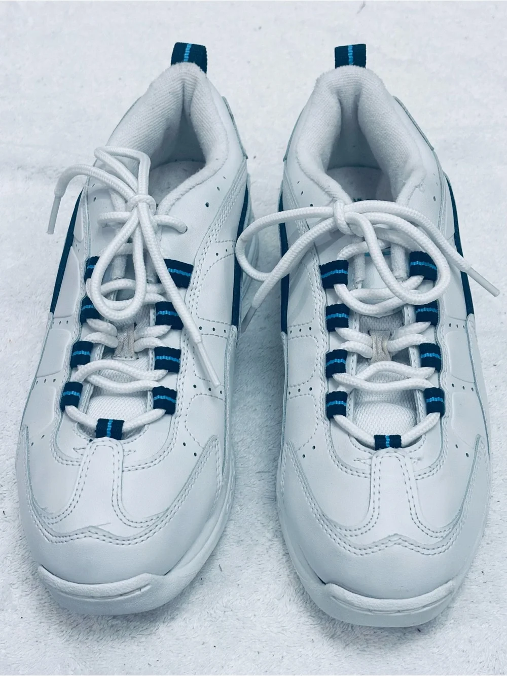 Almost Brand New Chic Sneakers - Womens Size 8 - Box 16